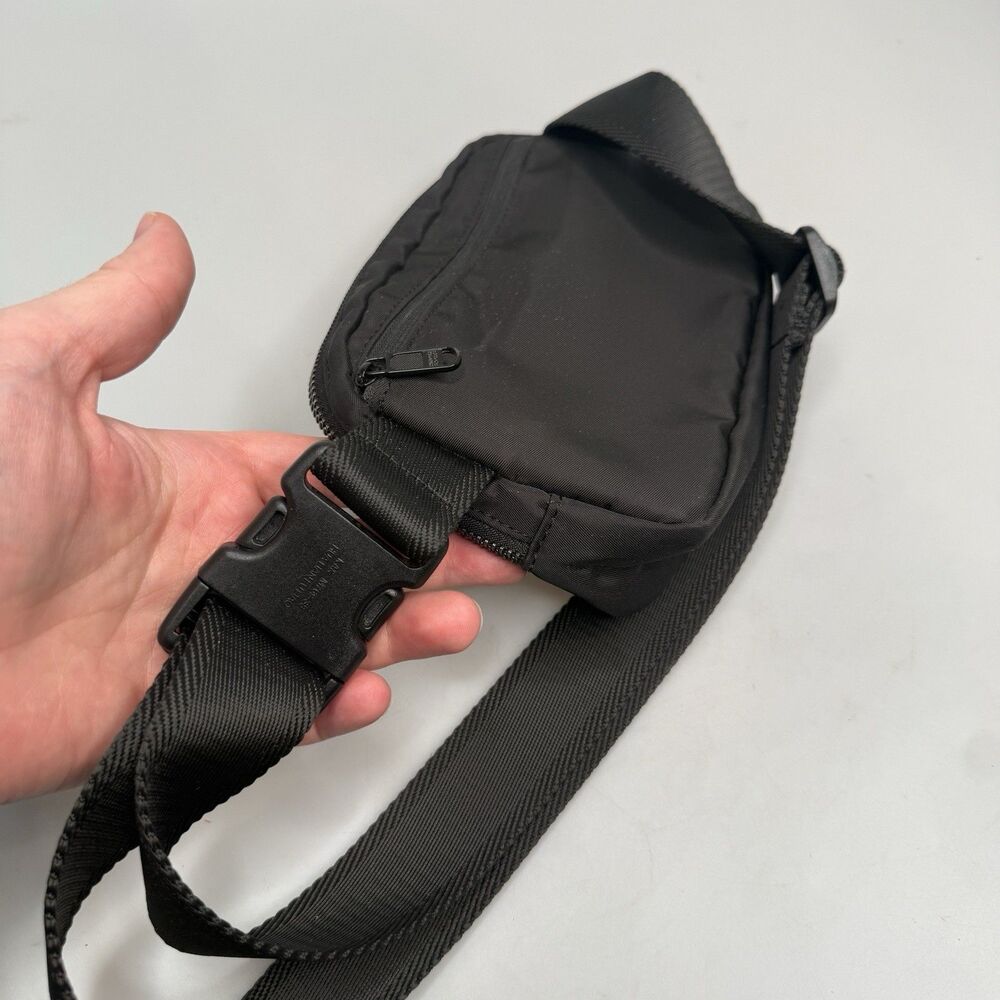 Pander Everywhere Belt Bag Black Nylon Fanny Pack Crossbody 8x5x2" EUC - Picture 13 of 16